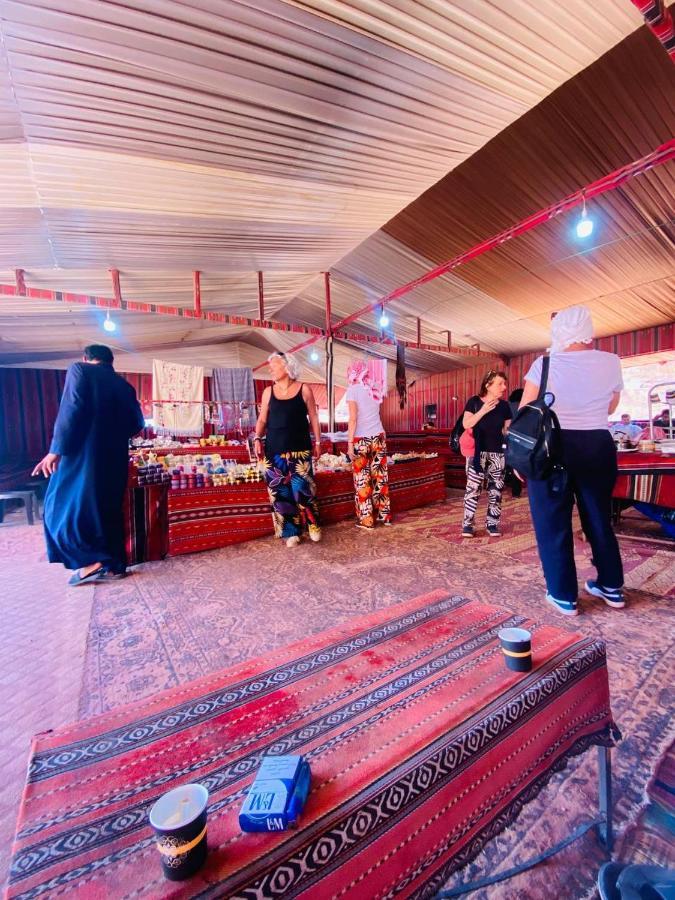 Appartamento Abdullah Luxury Camp Wadi Rum Esterno foto