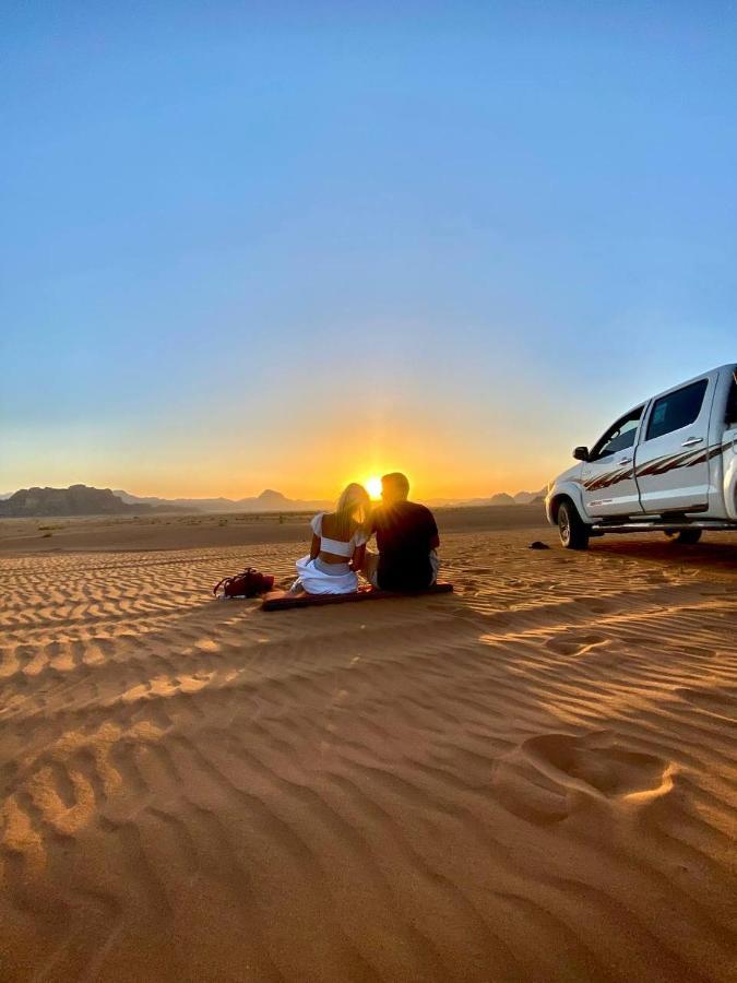 Appartamento Abdullah Luxury Camp Wadi Rum Esterno foto