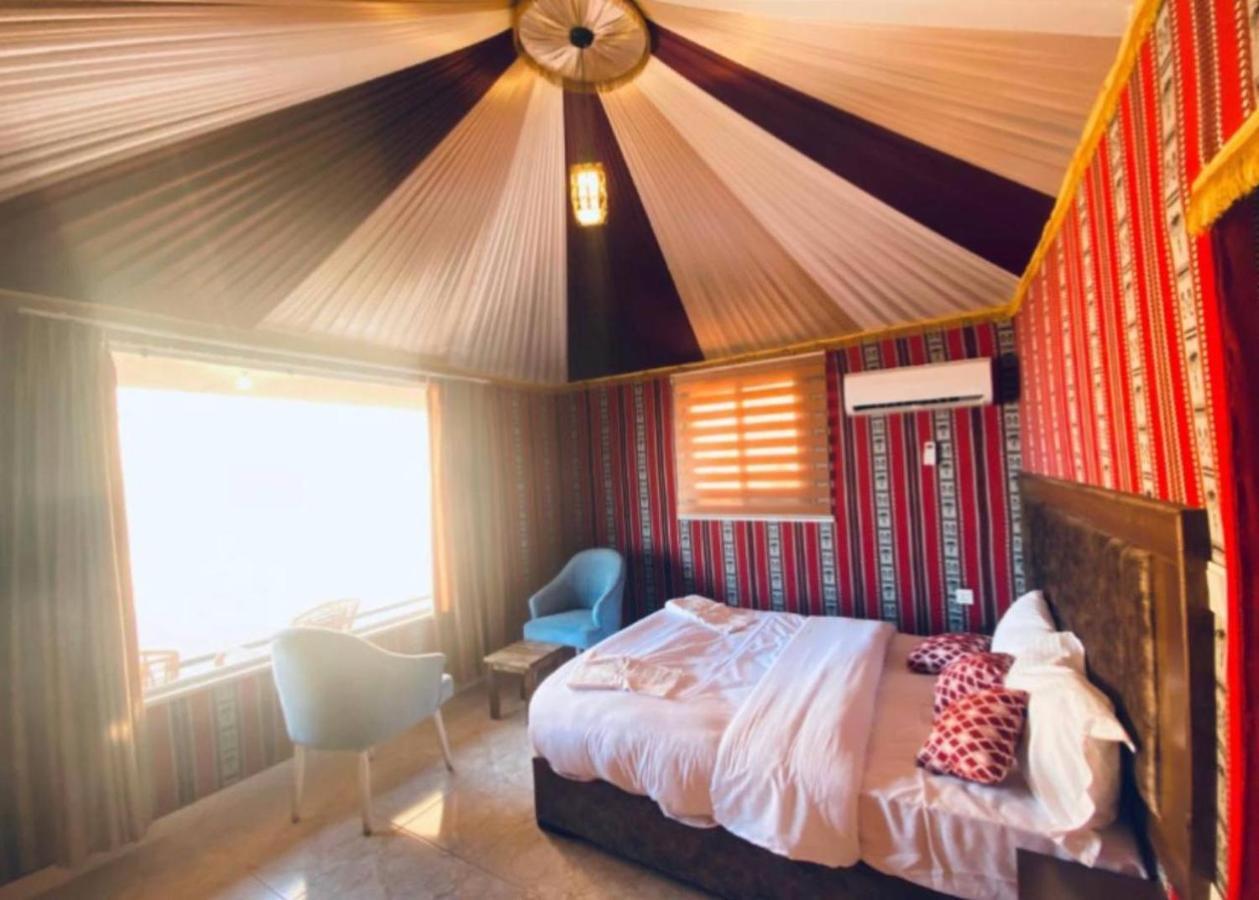 Appartamento Abdullah Luxury Camp Wadi Rum Esterno foto