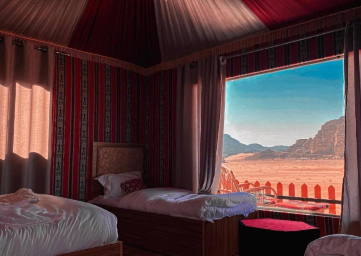 Appartamento Abdullah Luxury Camp Wadi Rum Esterno foto