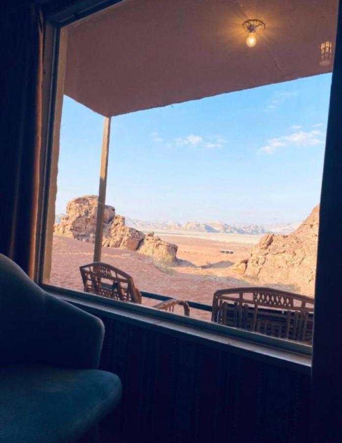 Appartamento Abdullah Luxury Camp Wadi Rum Esterno foto