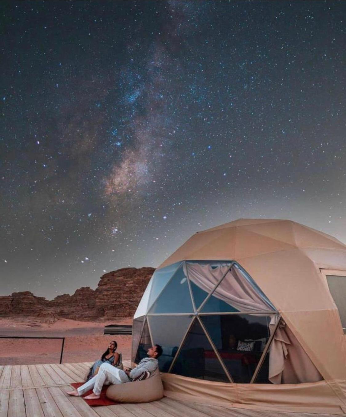 Appartamento Abdullah Luxury Camp Wadi Rum Esterno foto