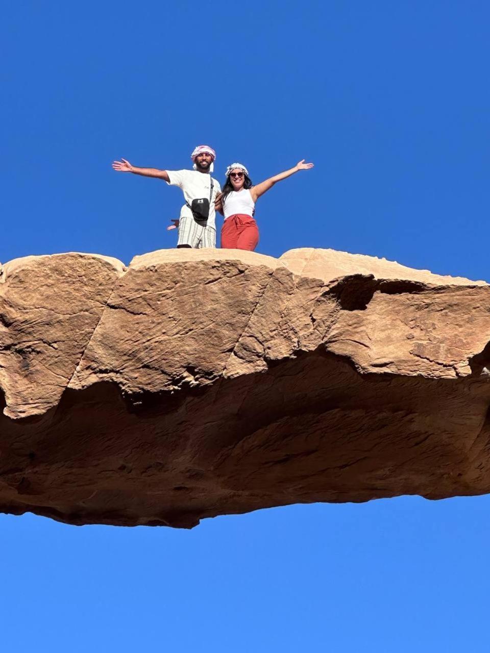 Appartamento Abdullah Luxury Camp Wadi Rum Esterno foto
