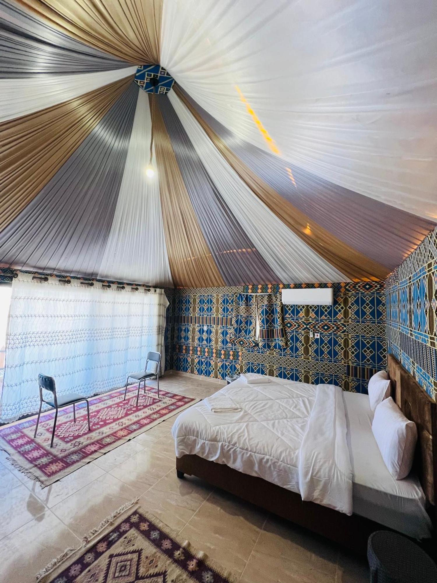 Appartamento Abdullah Luxury Camp Wadi Rum Esterno foto