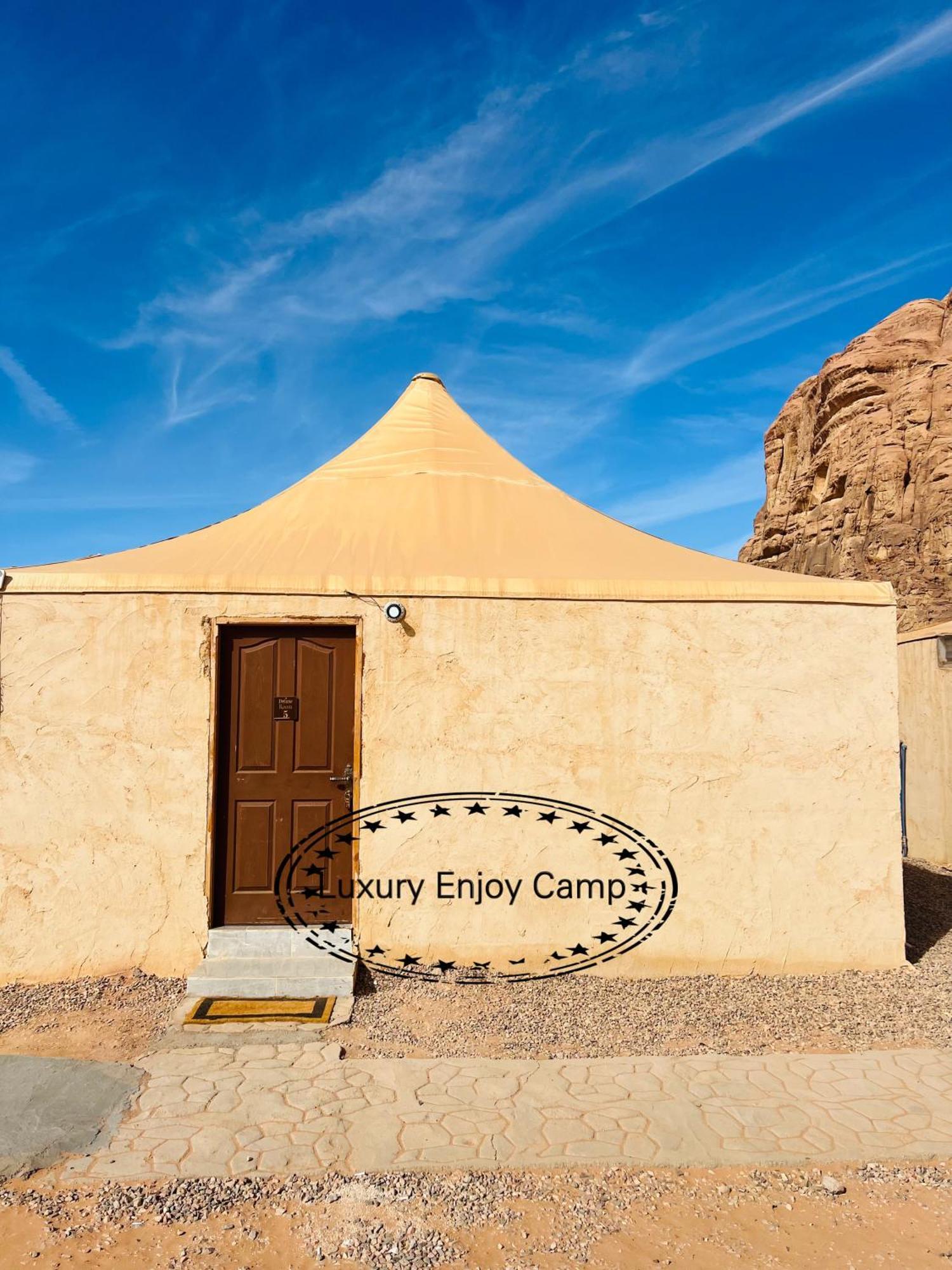 Appartamento Abdullah Luxury Camp Wadi Rum Esterno foto