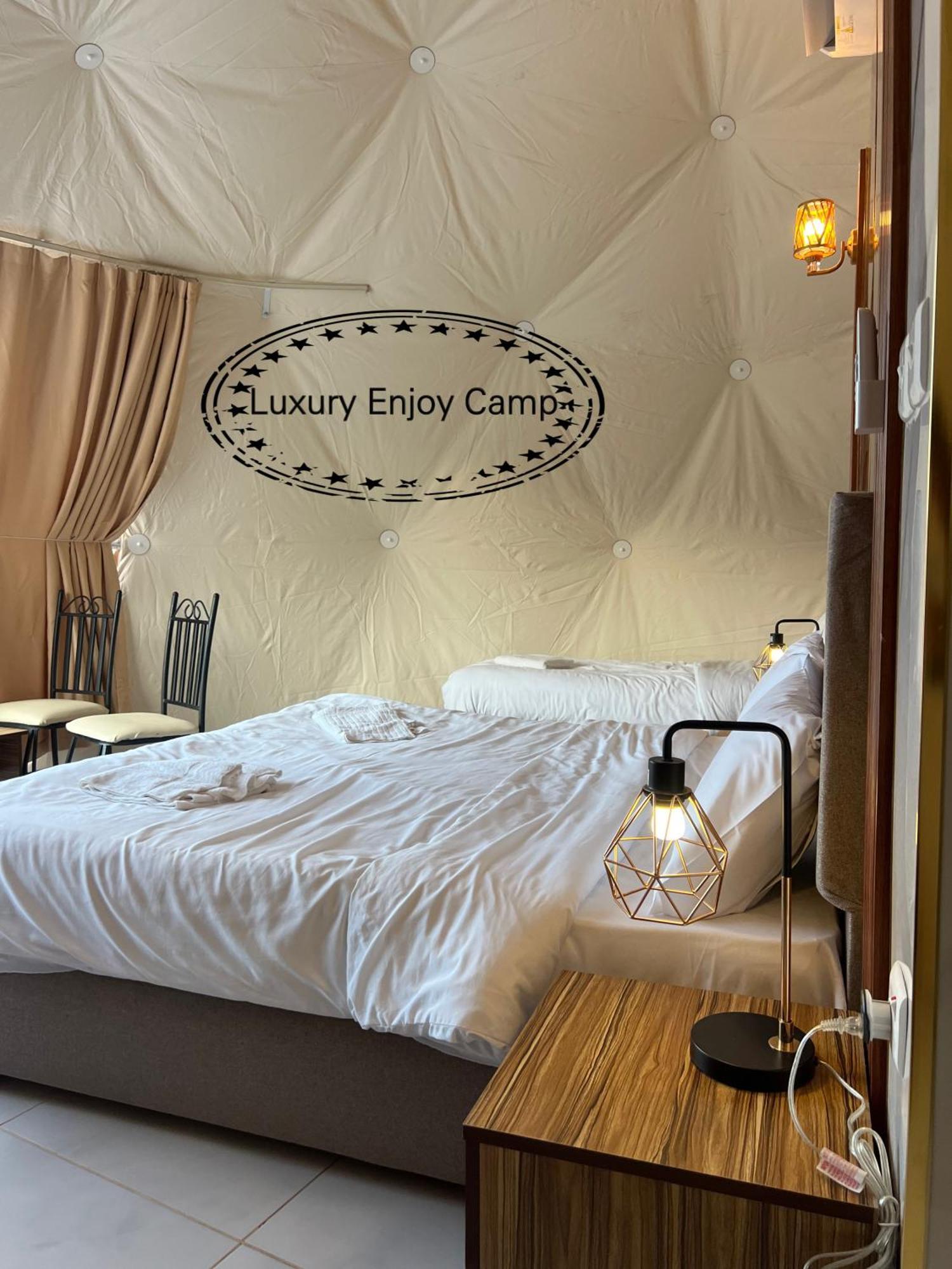 Appartamento Abdullah Luxury Camp Wadi Rum Esterno foto