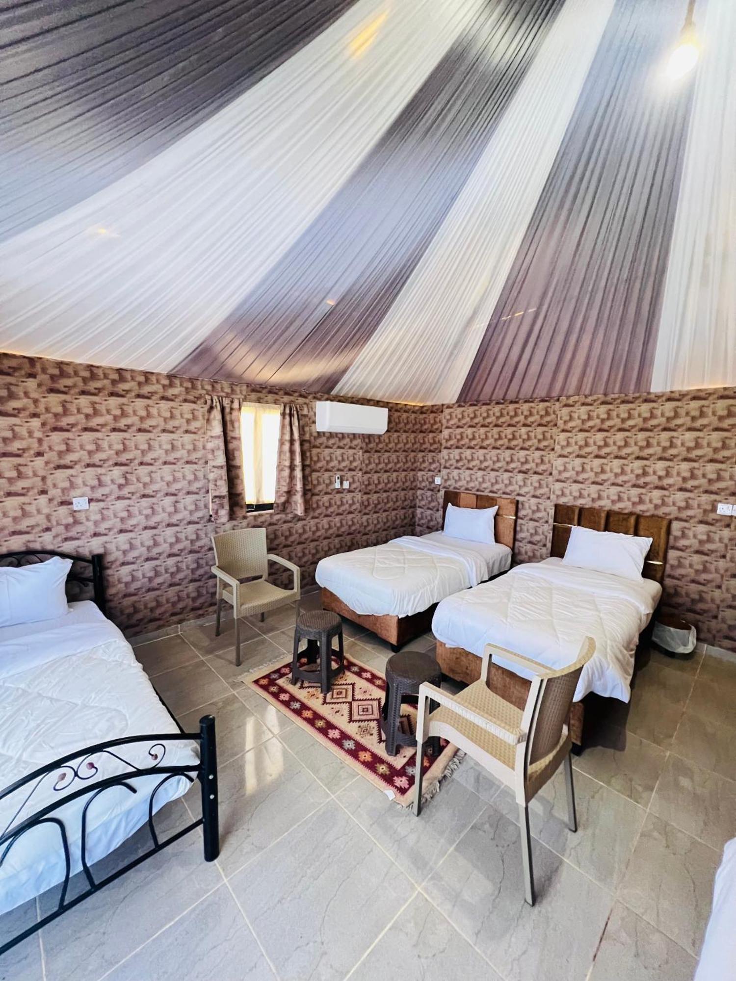 Appartamento Abdullah Luxury Camp Wadi Rum Esterno foto