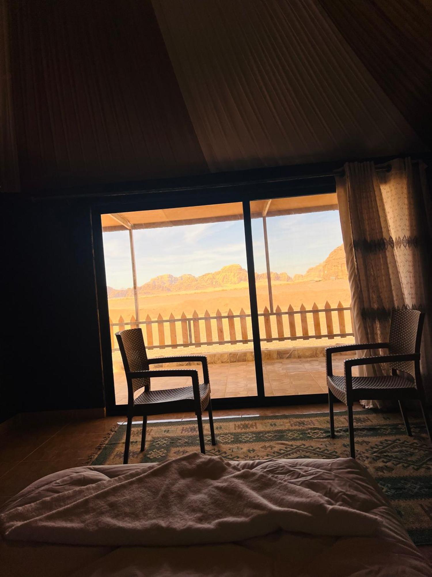 Appartamento Abdullah Luxury Camp Wadi Rum Esterno foto