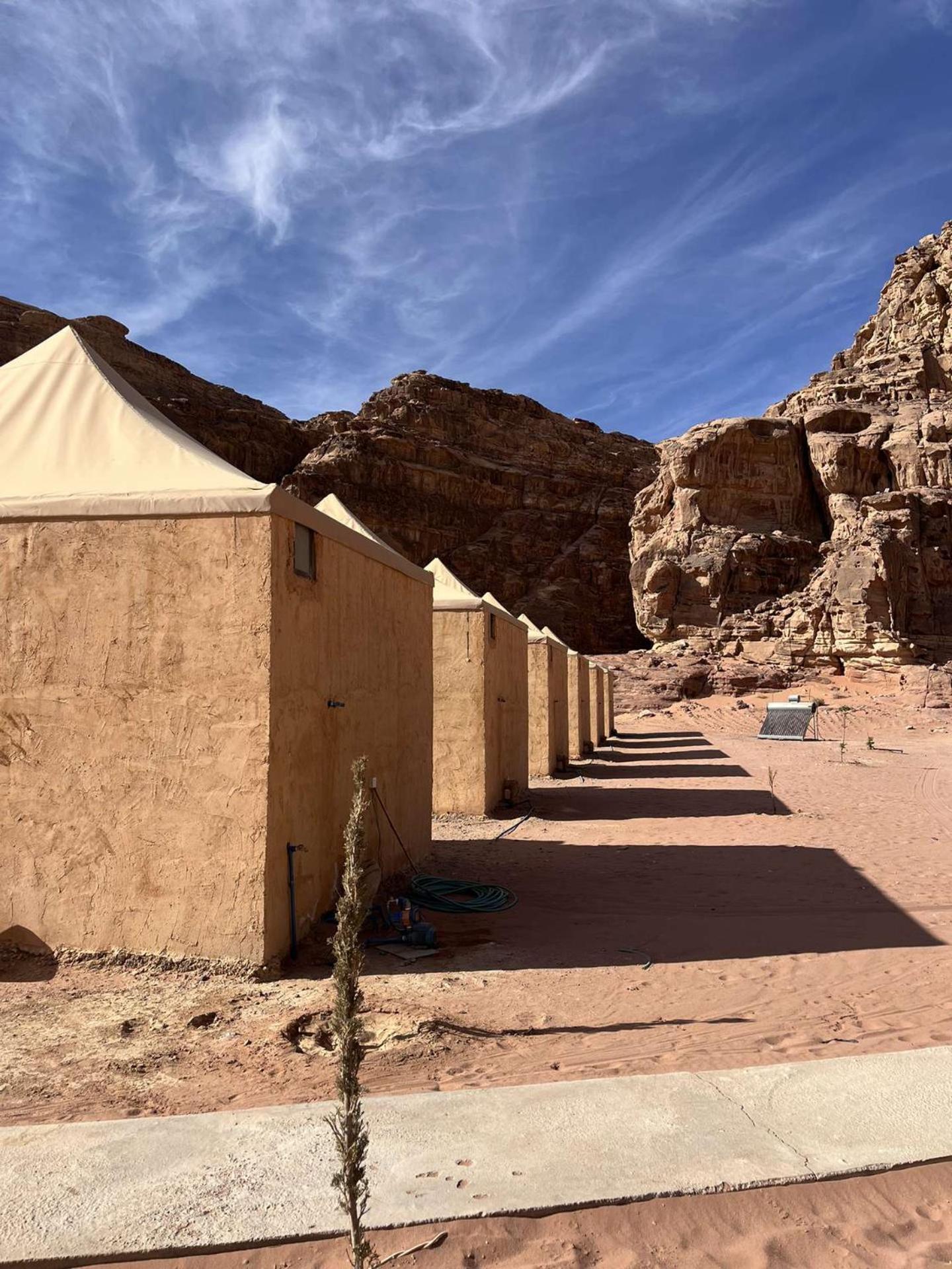 Appartamento Abdullah Luxury Camp Wadi Rum Esterno foto