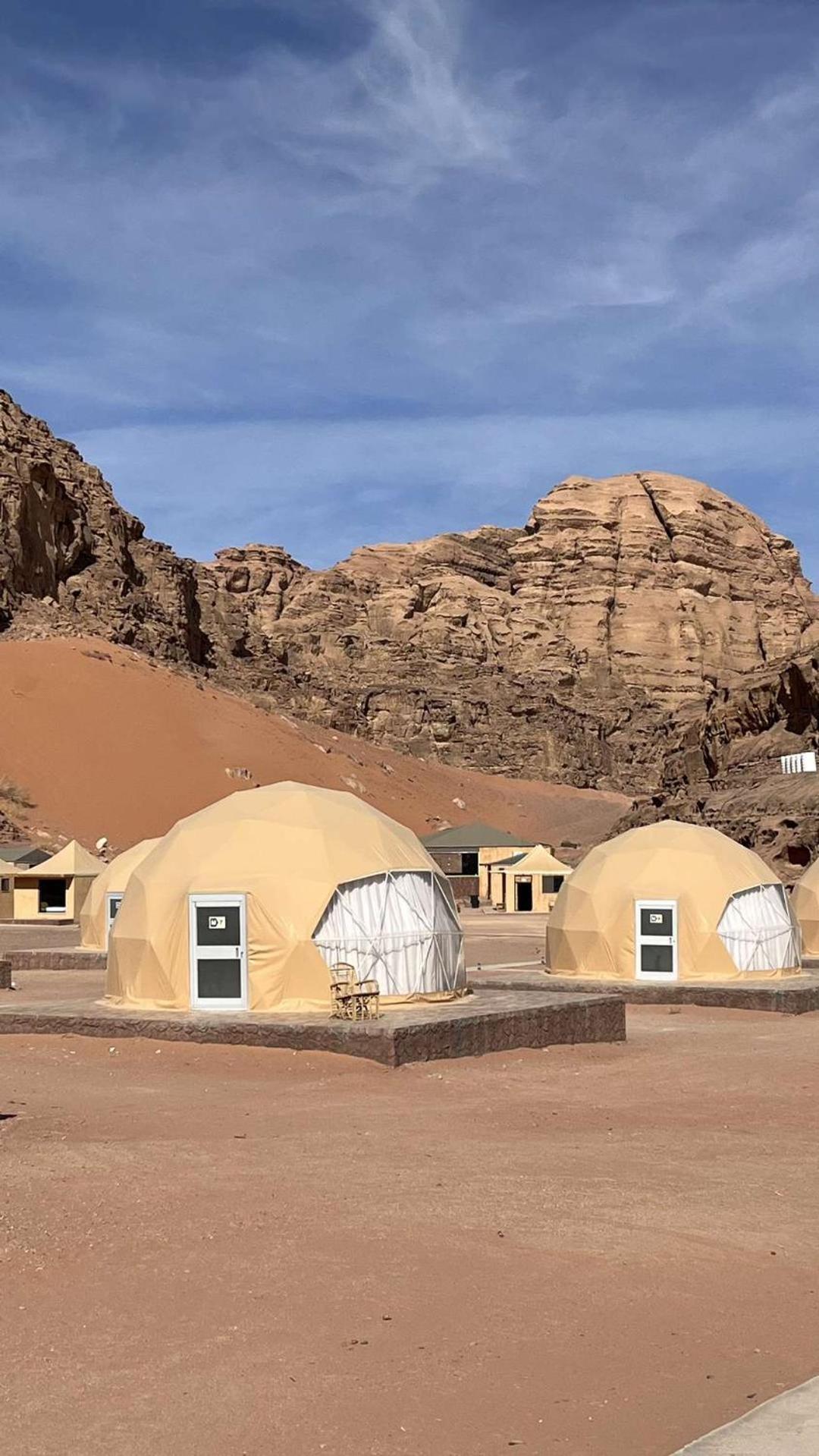 Appartamento Abdullah Luxury Camp Wadi Rum Esterno foto