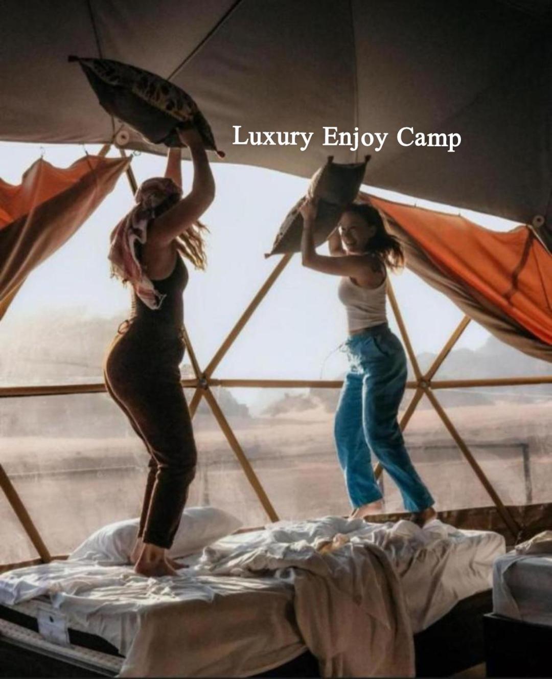 Appartamento Abdullah Luxury Camp Wadi Rum Esterno foto