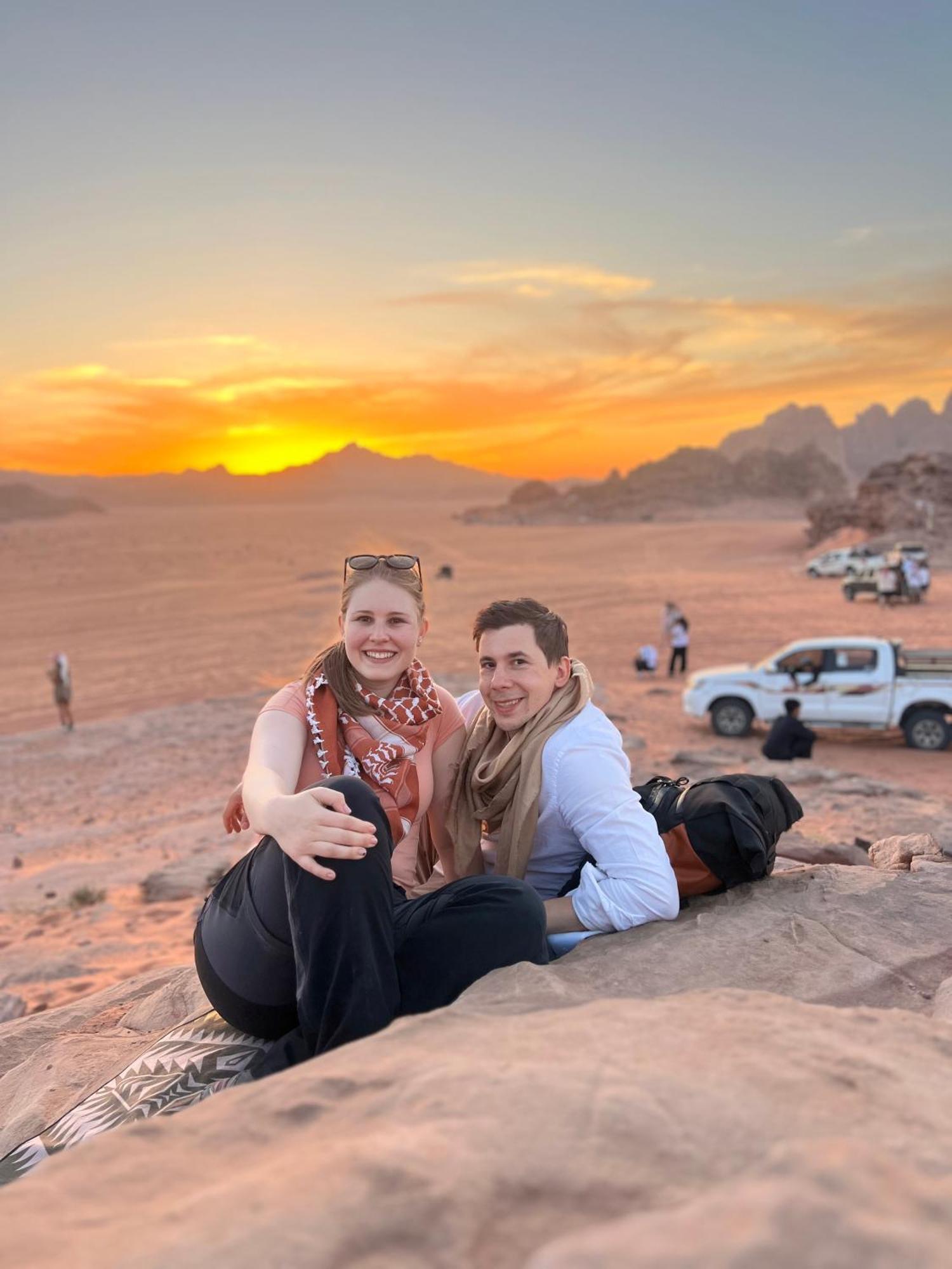 Appartamento Abdullah Luxury Camp Wadi Rum Esterno foto