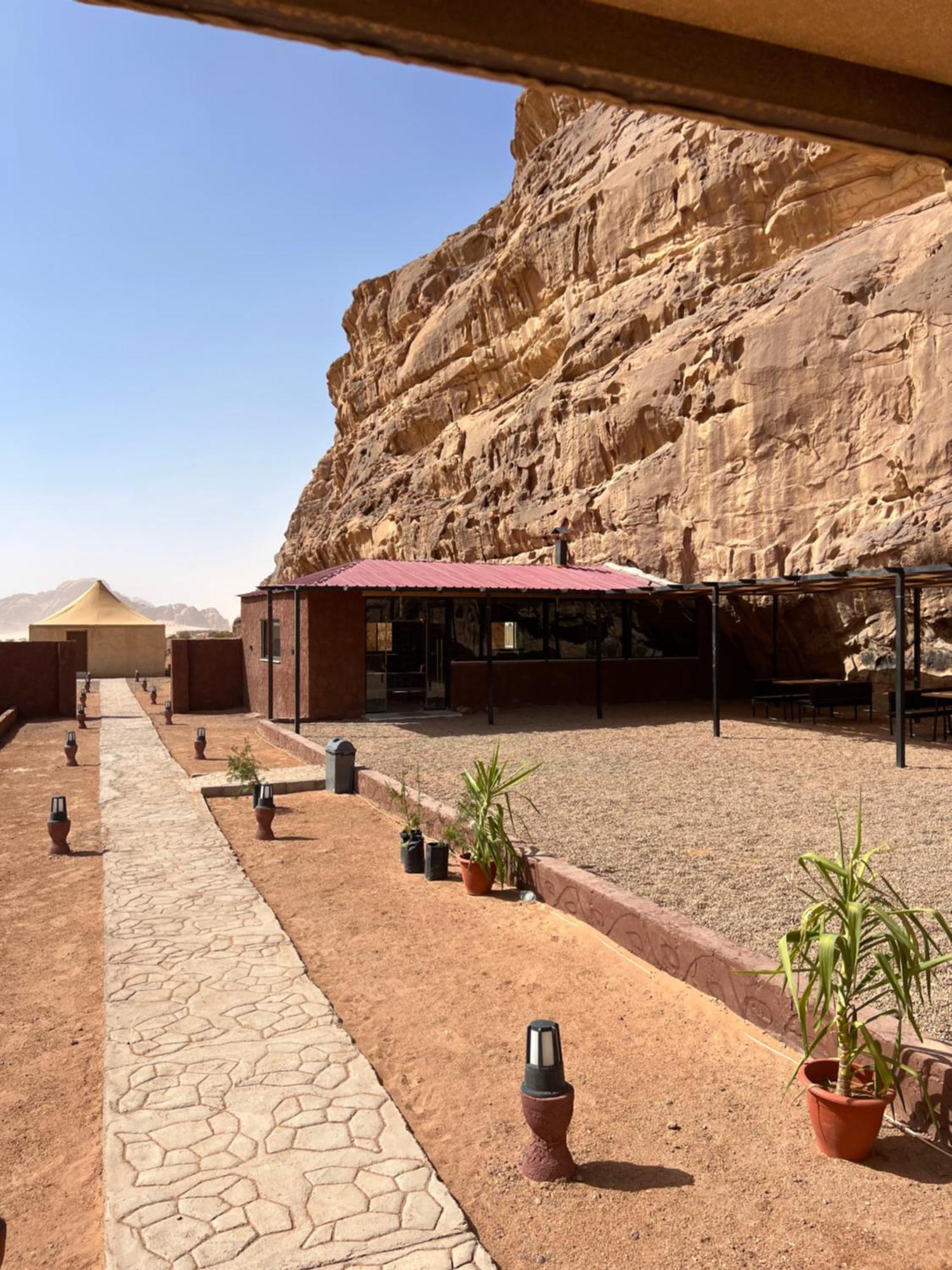 Appartamento Abdullah Luxury Camp Wadi Rum Esterno foto